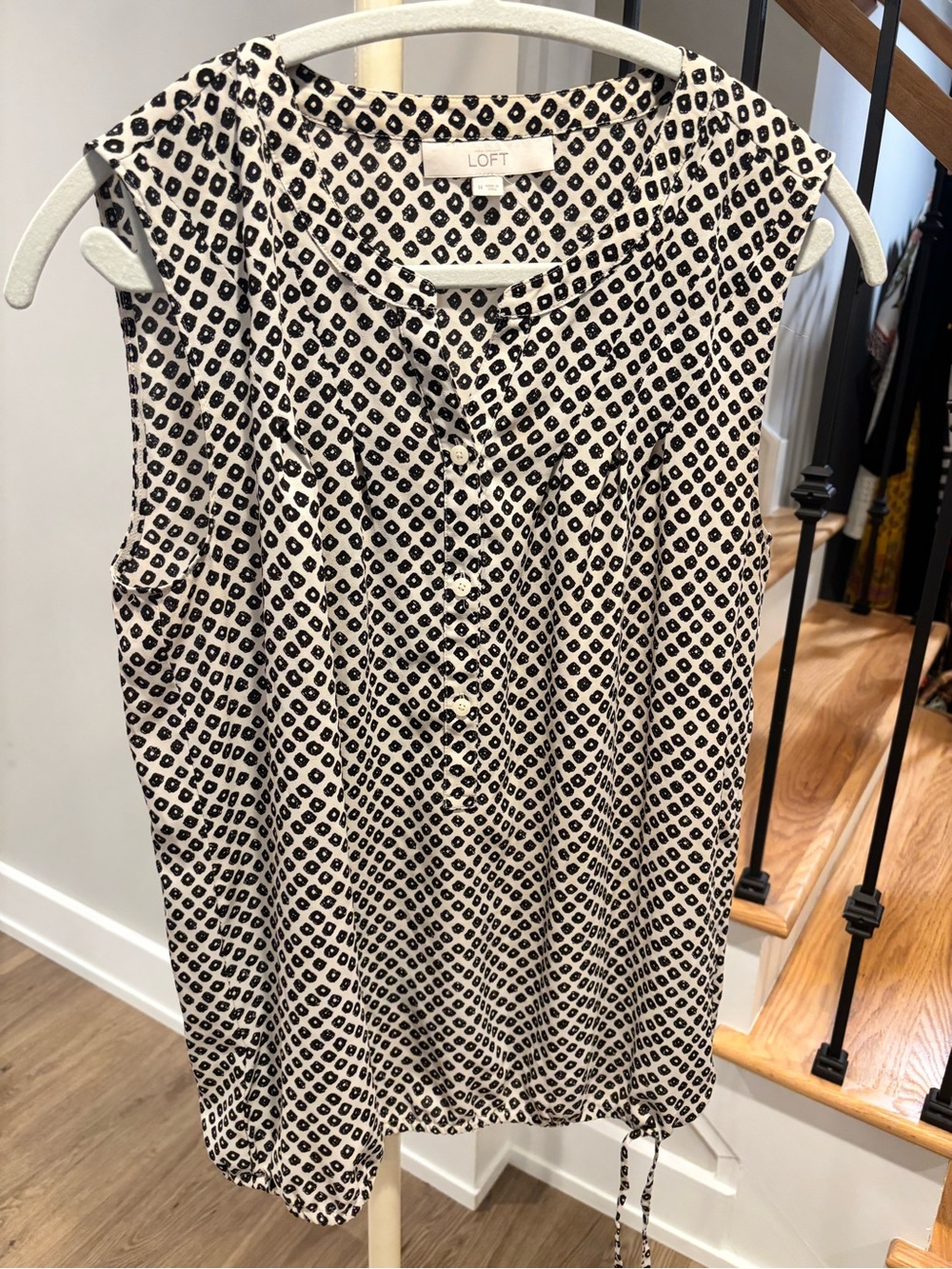 LOFT Black and White Sleeveless Printed Camisole